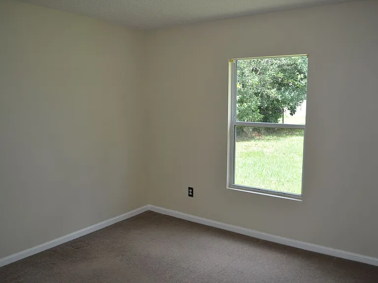 89 Berkshire Ln — Photo 12