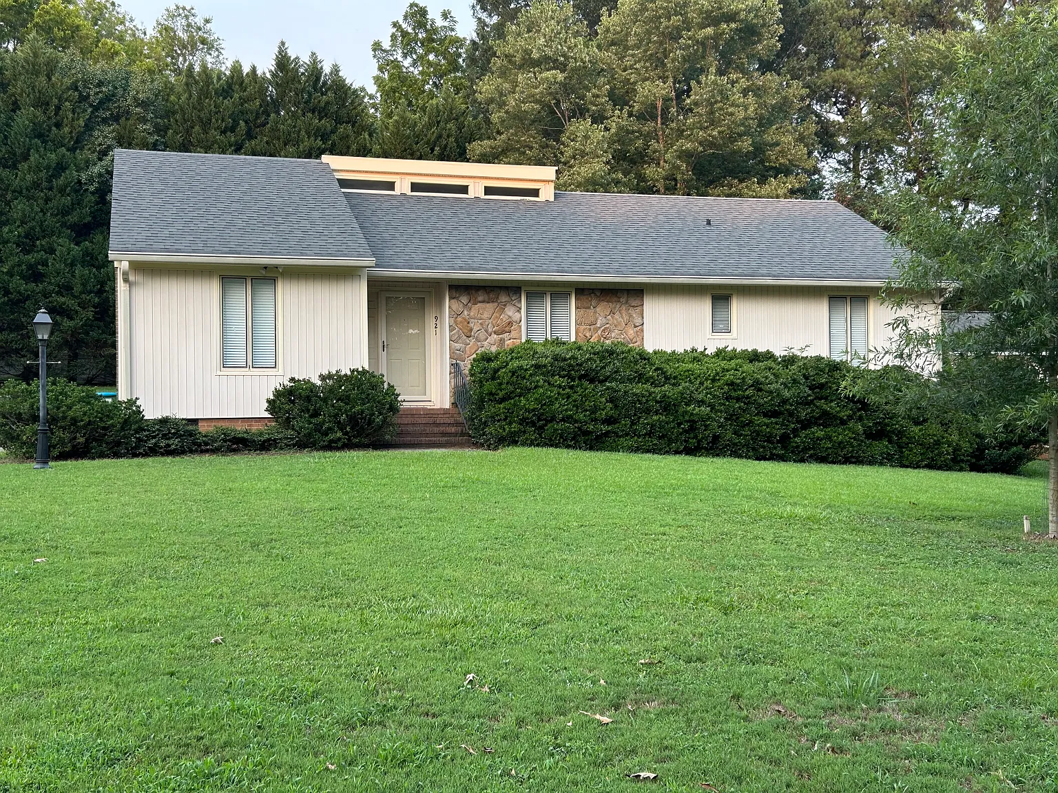 921 Glenshannon Rd — Photo 1