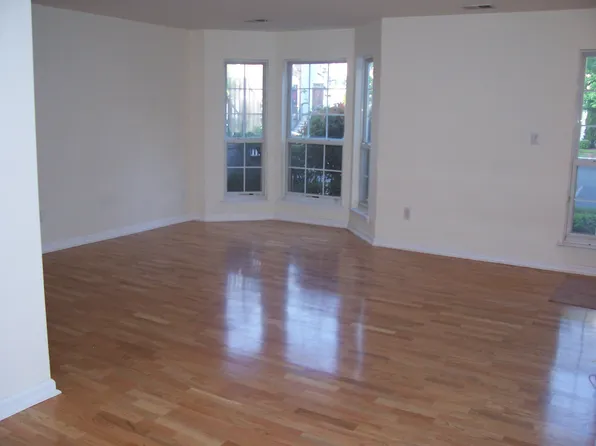 13 Cypress St, Jersey City, NJ 07305