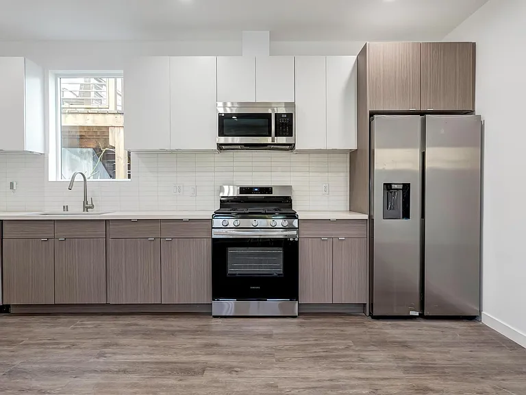 5572 Packard St — Photo 3