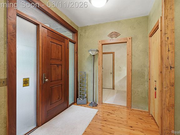 3rd image of 308 Nuthatch Rd