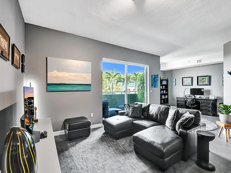 2301 Wilton Dr #R309 — Photo 8