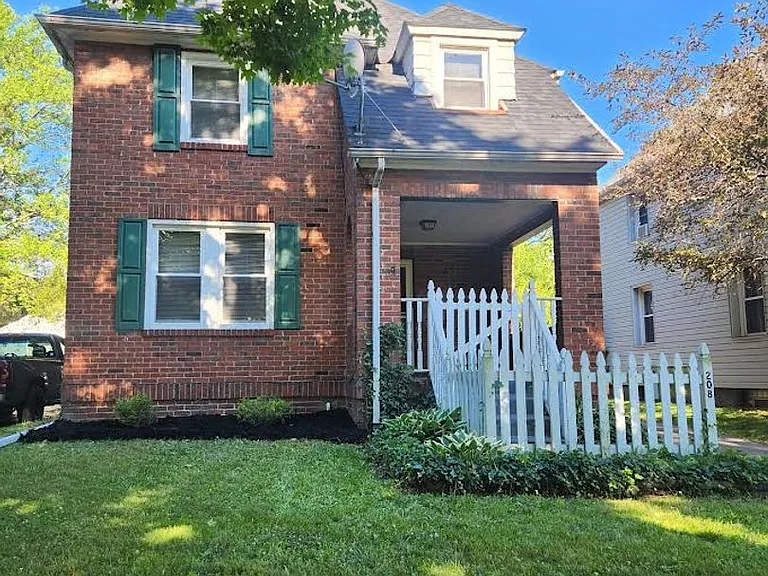 208 Pennsylvania Ave — Photo 1