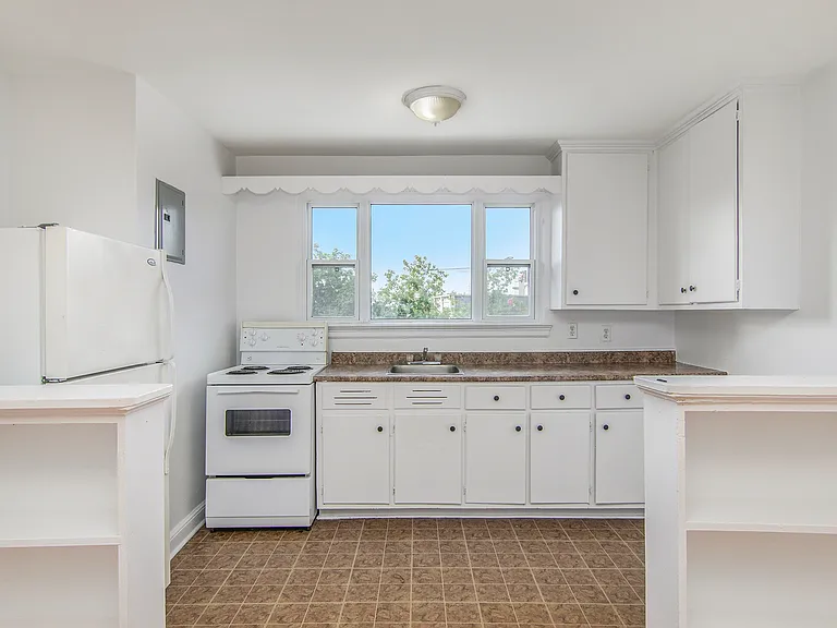 340 Tillbury Ave #4 — Photo 4