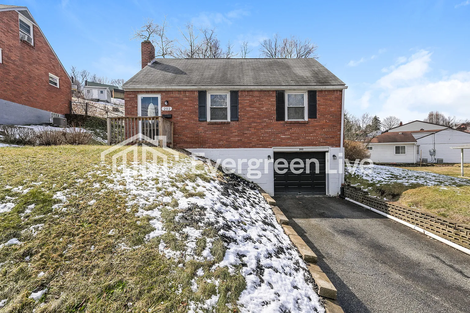 202 Dersam St photo 1