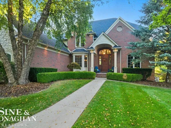 405 Linkside Ct, Saint Clair, MI 48079
