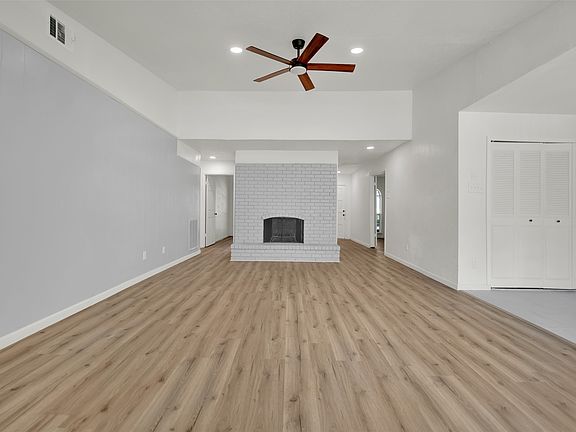 3rd image of 2032 Ash Hill Rd