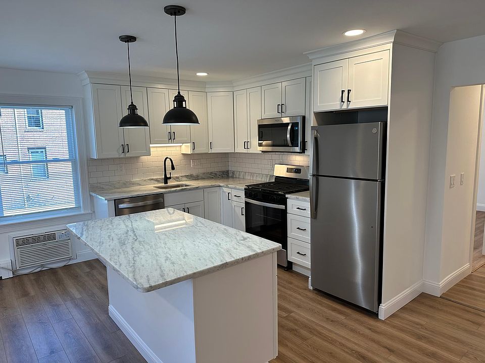 1st image of 201 Waterman St APT 1