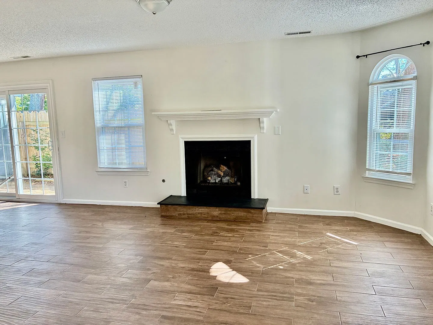 Beautiful updated townhome — Photo 3