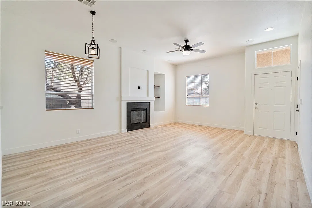 3 bed, 2.0 bath, 1207 sqft, $2,195 — Photo 3