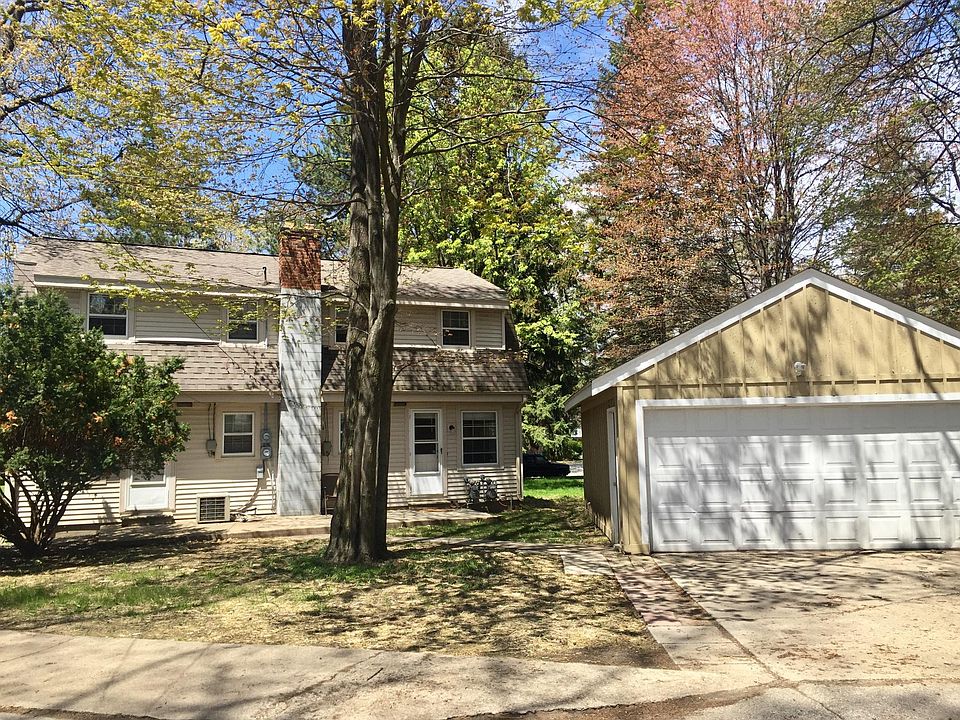 2nd image of 3002 W Village Ln