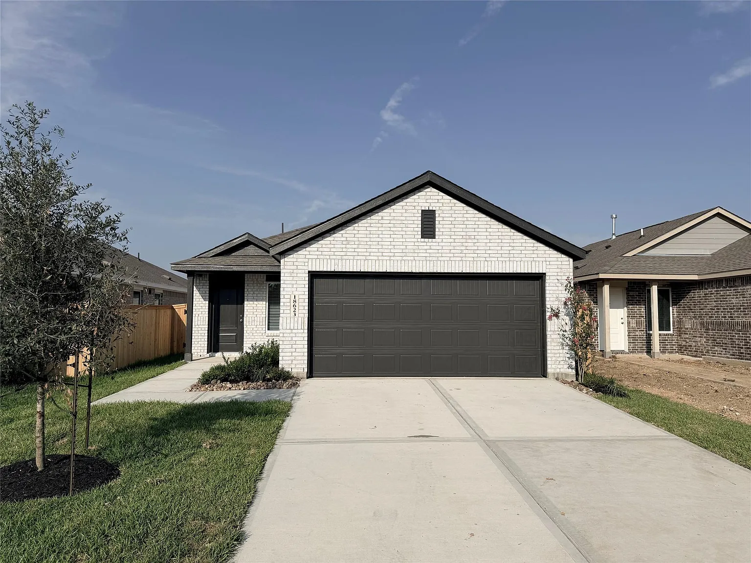 4 bed, 2.0 bath, 1656 sqft, $2,150 — Photo 2