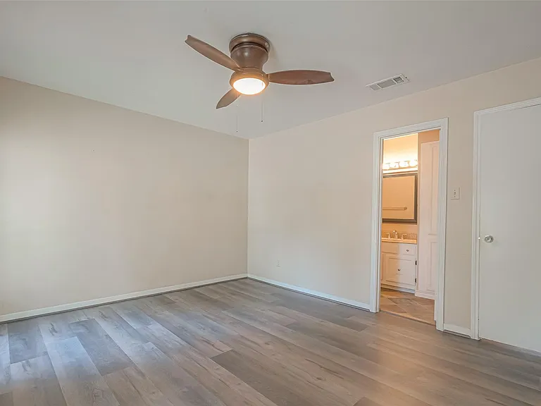 10217 Longmont Dr — Photo 26
