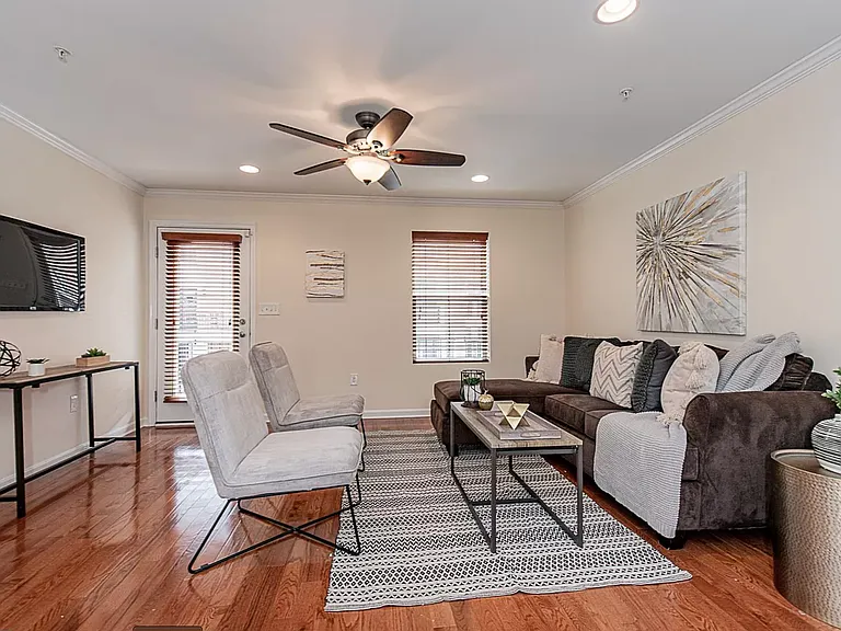 4618 Dillon Pl — Photo 3
