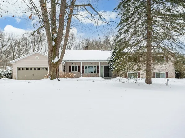41 Country Club Dr, Rochester, NY 14618