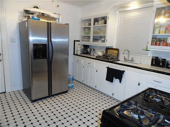 2nd image of 2320 Dreux Ave
