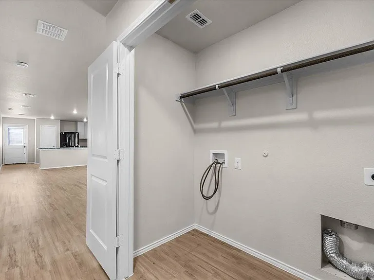 1412 Silver Oak Ln — Photo 10