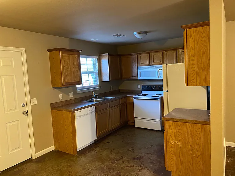 382 Highway 285 N — Photo 2