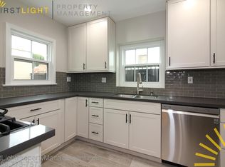 131 N Kings Rd, Los Angeles, CA 90048