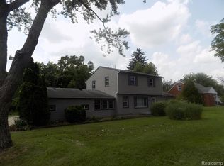 3565 Crooks Rd, Troy, MI 48084