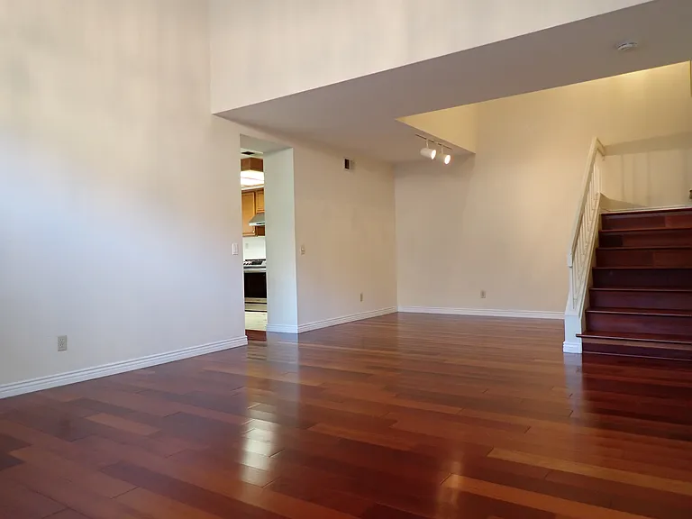 18209 Osborne Ct — Photo 3