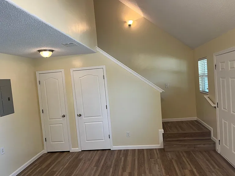 421 Bridgewater Way — Photo 4