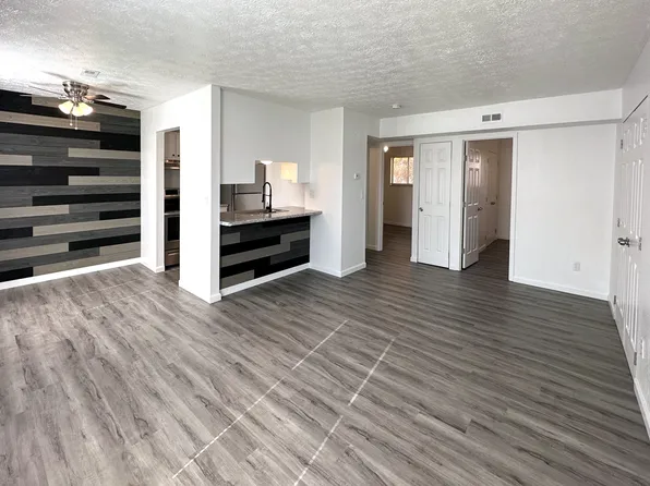3238 Charlotte Ct APT B, Alton, IL 62002