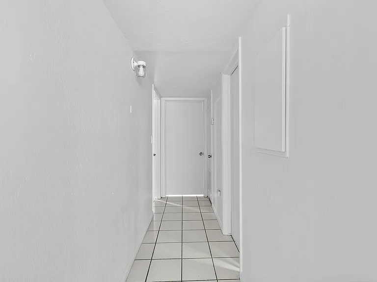 Las Palmas Apartment — Photo 16