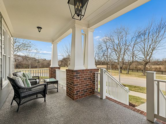 4th image of 555 Avon River Rd