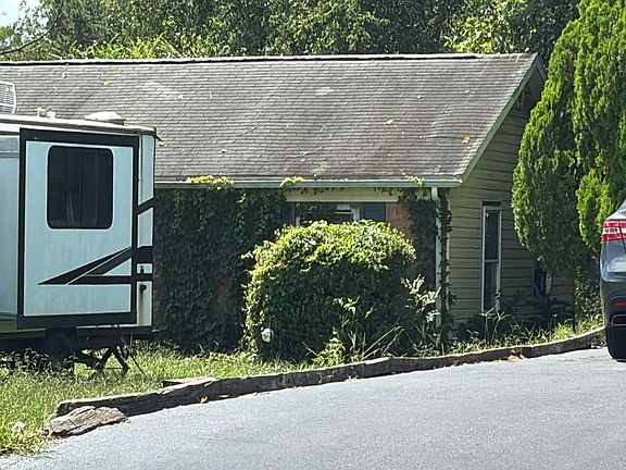 2nd image of 5549 Park Rd