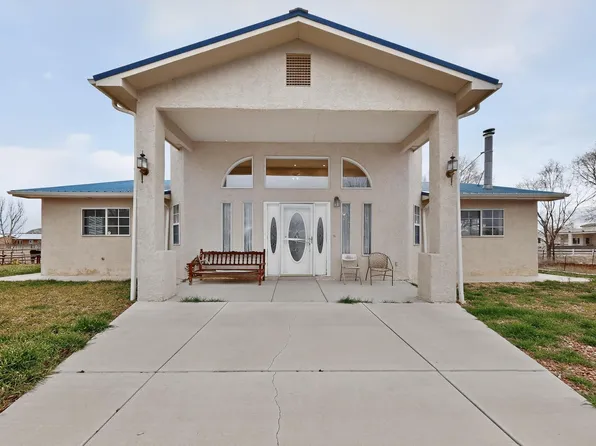 24 Della Rd, Los Lunas, NM 87031