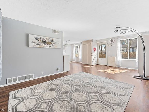 5th image of 585 Tollis Pkwy