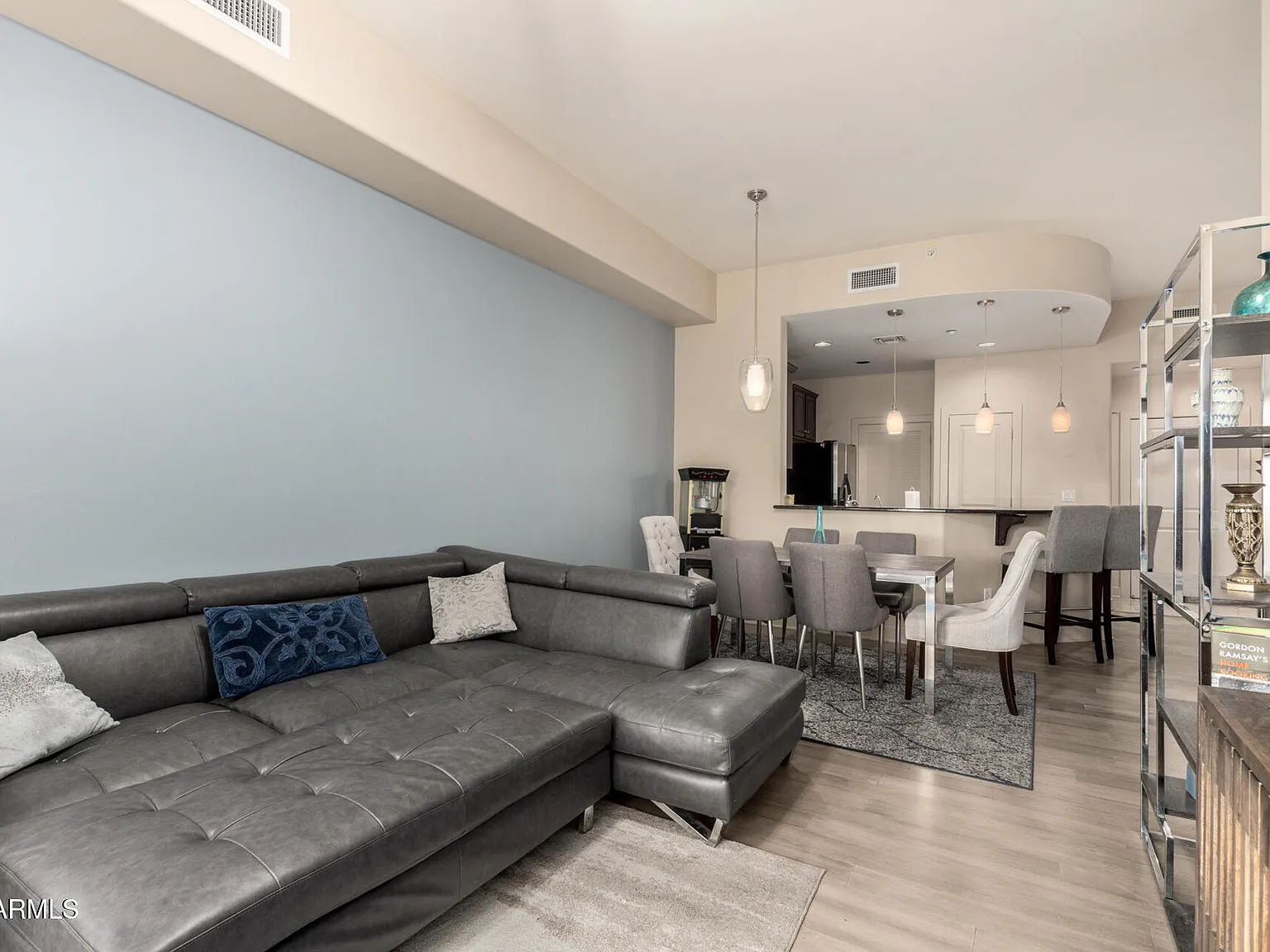 2 bed, 2.0 bath, 1094 sqft, $2,100 — Photo 3
