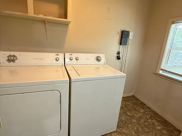 503 E Dean Ave — Photo 5