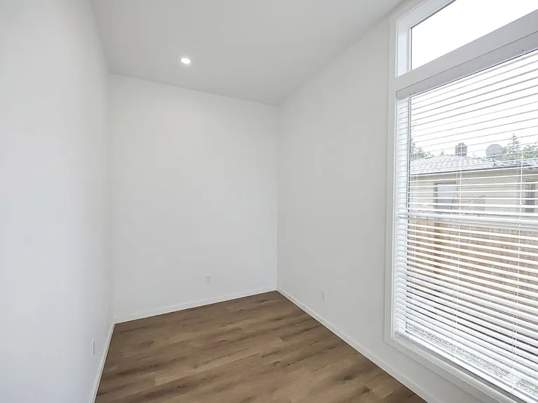 746 NE Revere Ave — Photo 18