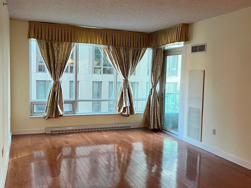 1 Shore Ln #305