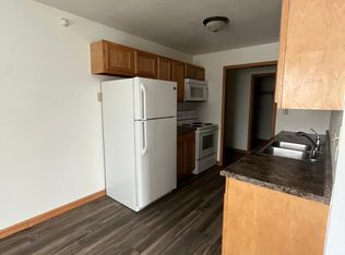 2627 S 17th St, Grand Forks, ND 58201