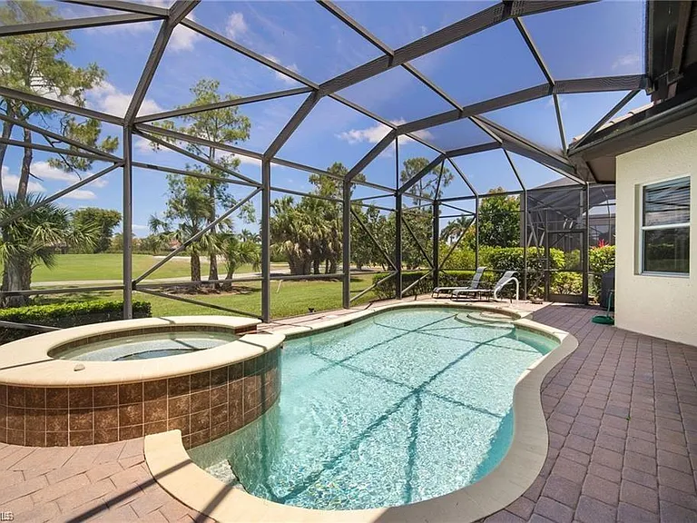 6476 Caldecott Dr — Photo 2