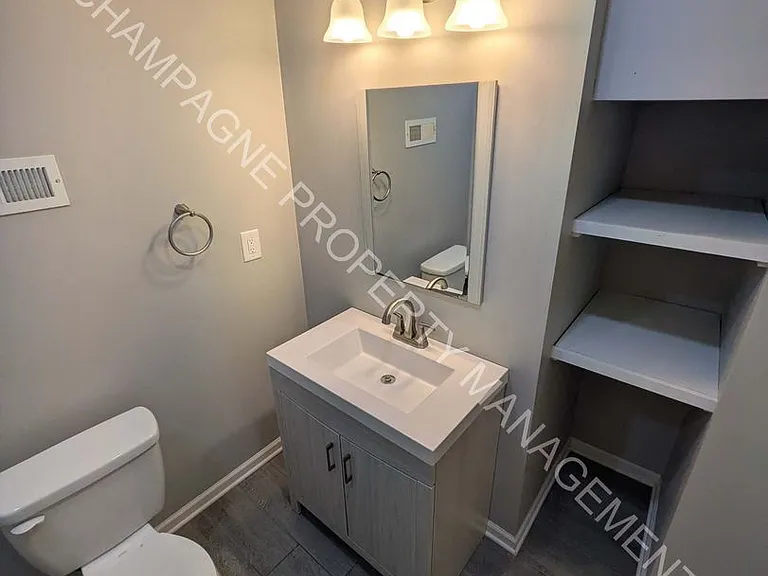 2523 Charlotte St — Photo 18