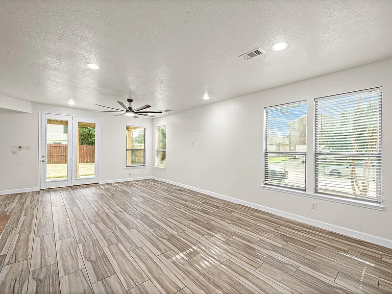 15623 Harris Canyon Ln — Photo 9
