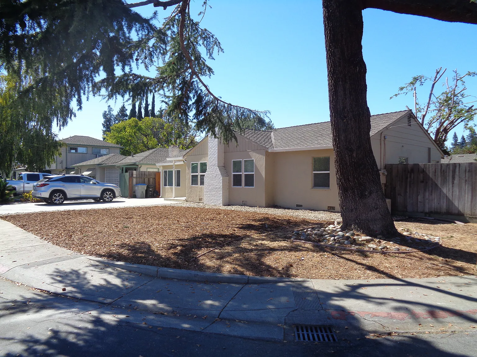 4 bed, 1781 sqft, $4,900 — Photo 1