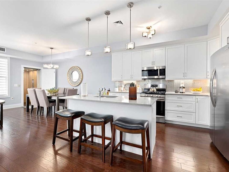 1st image of 112 Marina Pointe Dr #112