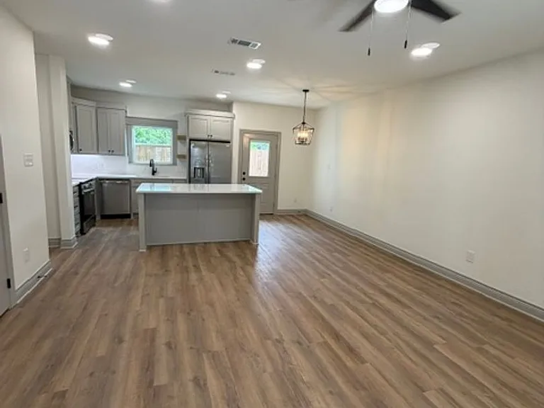 301 Live Oak St — Photo 18