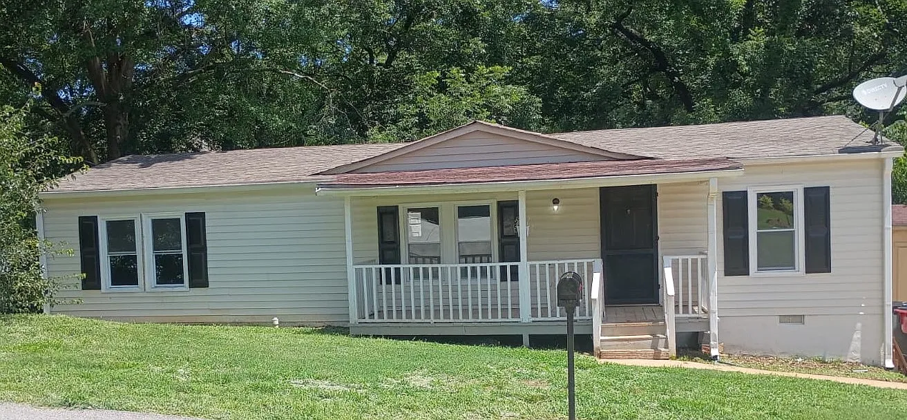 3 bed, 1327 sqft, $1,890 — Photo 1