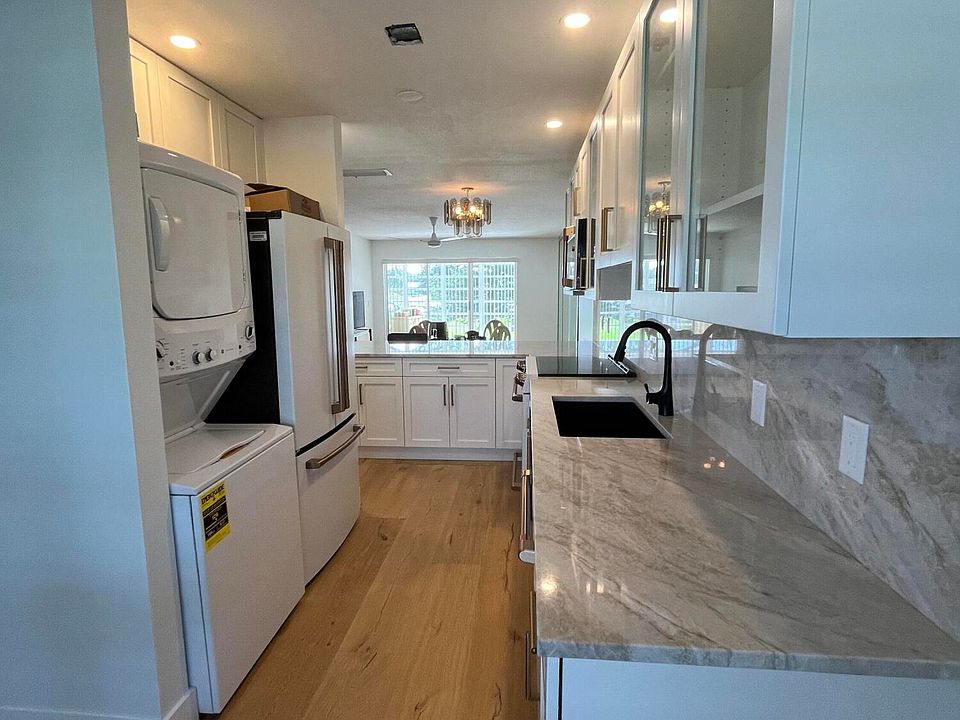 1st image of 1030 Silk Oak Ter APT 203