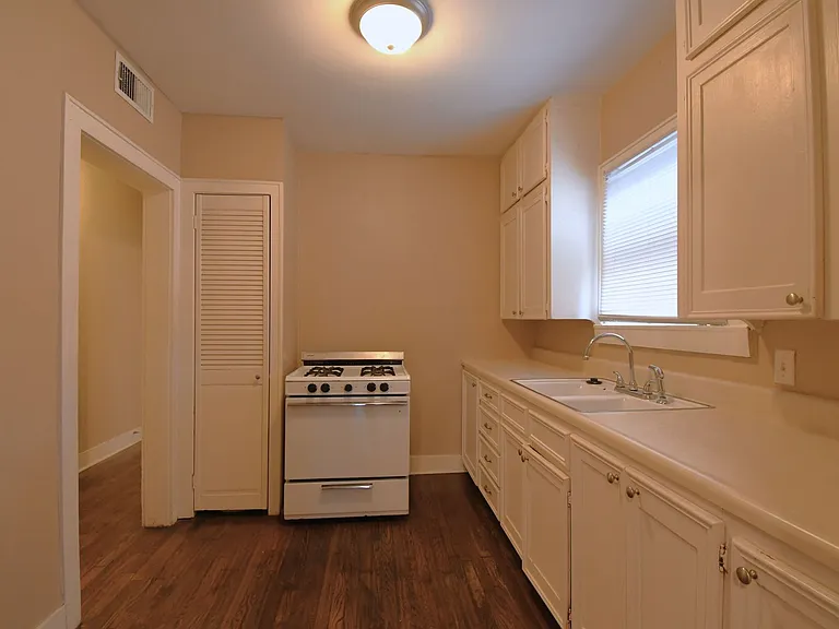 502 S Fannin Ave #101 — Photo 6
