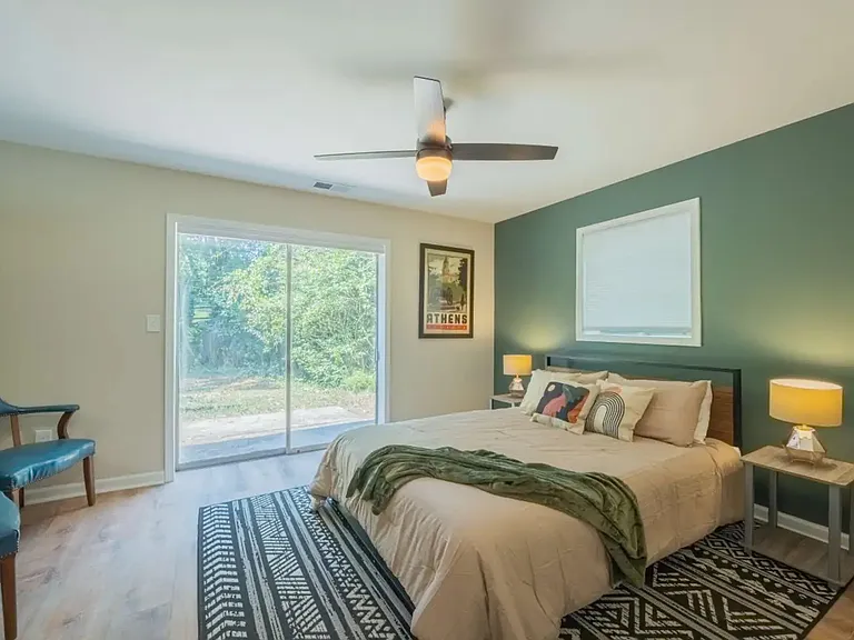 160 Glencrest Dr — Photo 10