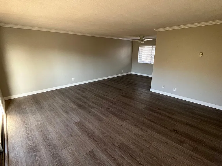 2530 Clairemont Dr #302 — Photo 10