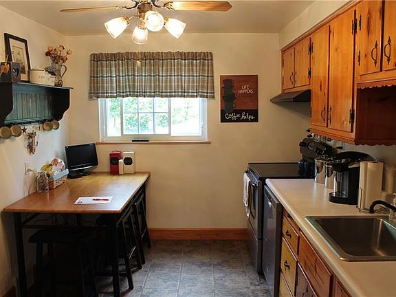 5th image of 702 Galway Dr