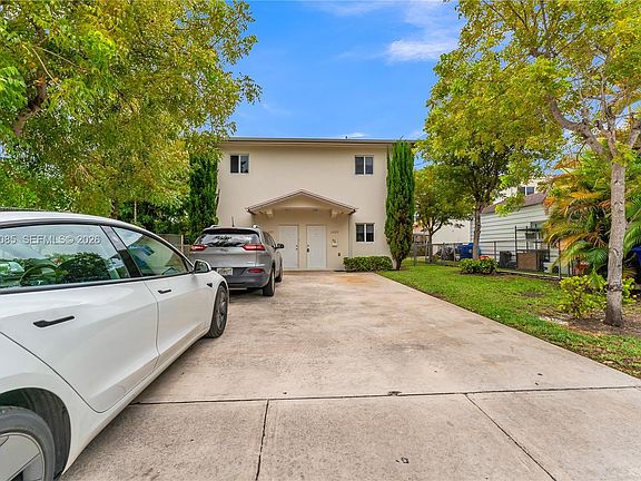 3rd image of 1029 SW 11th Ave #0